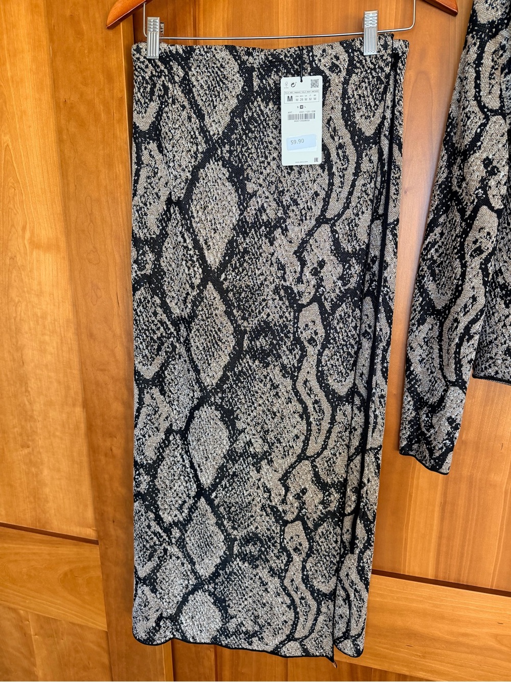Dress Subcategory Identification - Picture 2 of 4